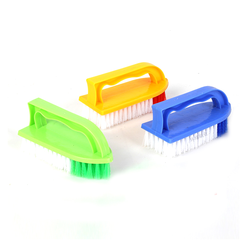 PLASTIC BRUSH