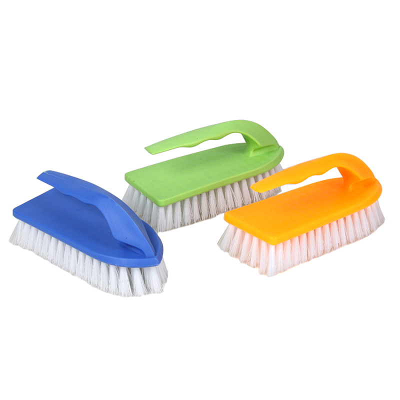 PLASTIC BRUSH